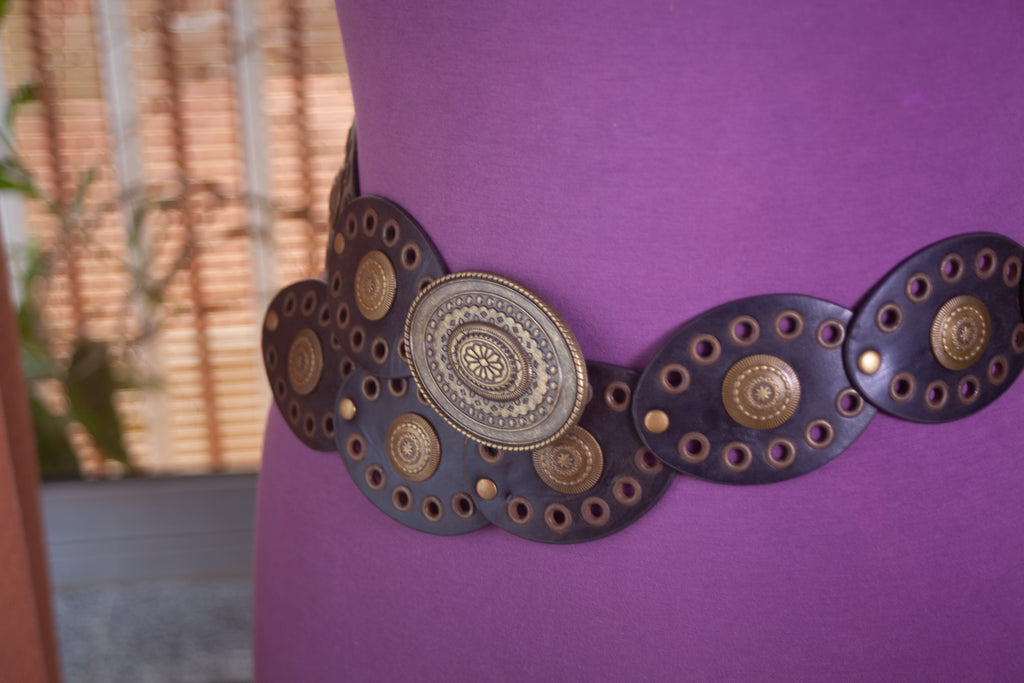 Wide Interlocking Belt with Antique Metal Oval Buckle